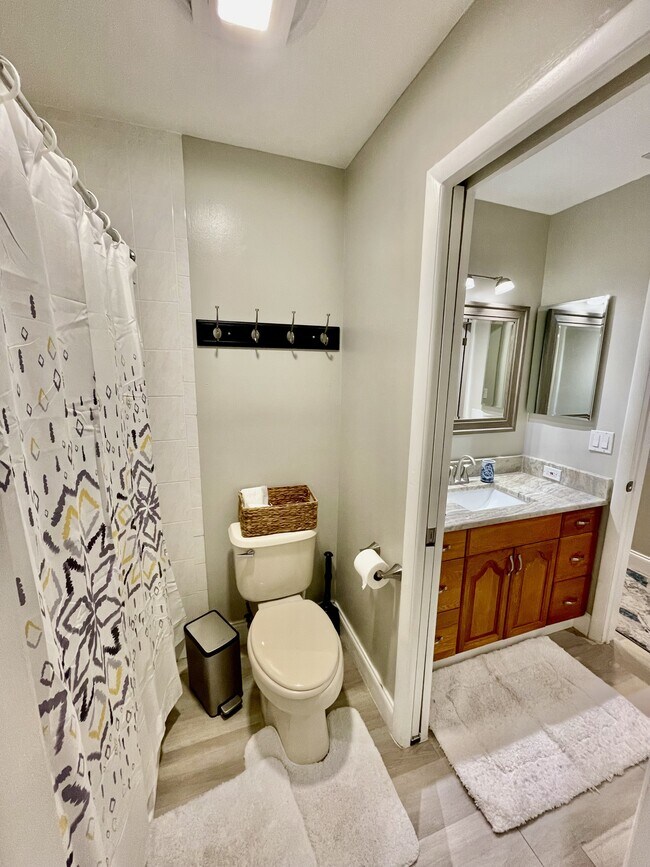 Building Photo - 6180 Principia Dr