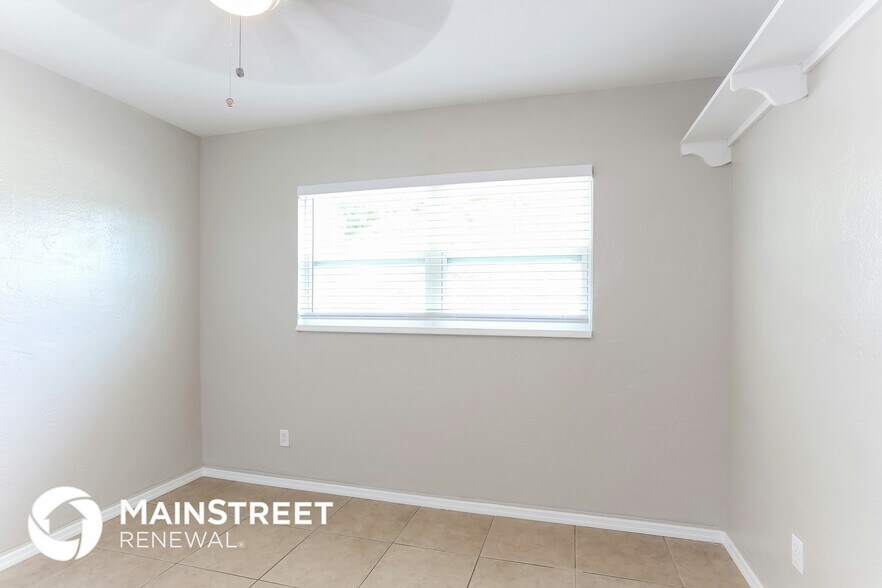 Building Photo - 3828 Neptune Dr SE