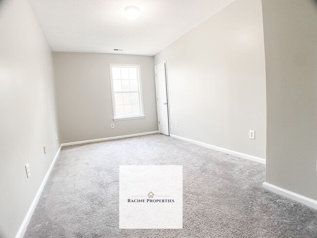 Building Photo - Short Walk to Downtown Greenville