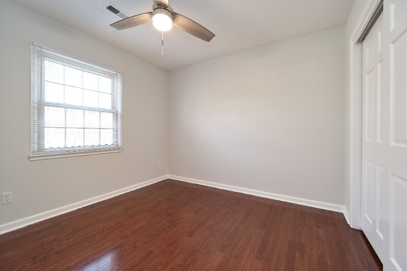 Building Photo - 3221 Regents Park Ln