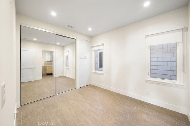 Building Photo - 376 Cliff Dr