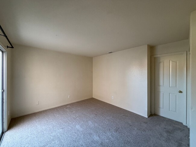 Building Photo - Single Story Home Located in The Gated Community of Hidden Pines