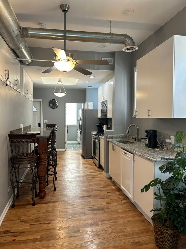 Building Photo - 1216 N Rockwell St