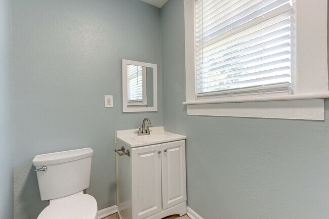 Building Photo - Four Bedroom - Two Bathroom - Single Famil...