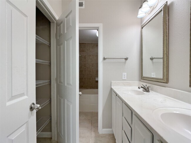 Building Photo - 12707 Boheme Dr