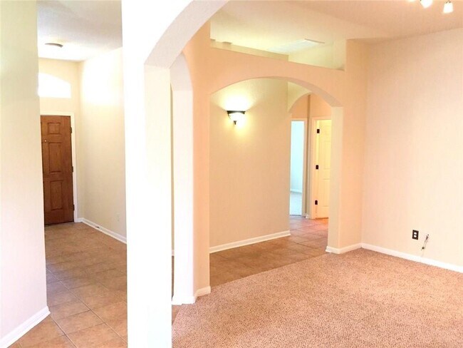 Building Photo - 812 Bent Wood Pl