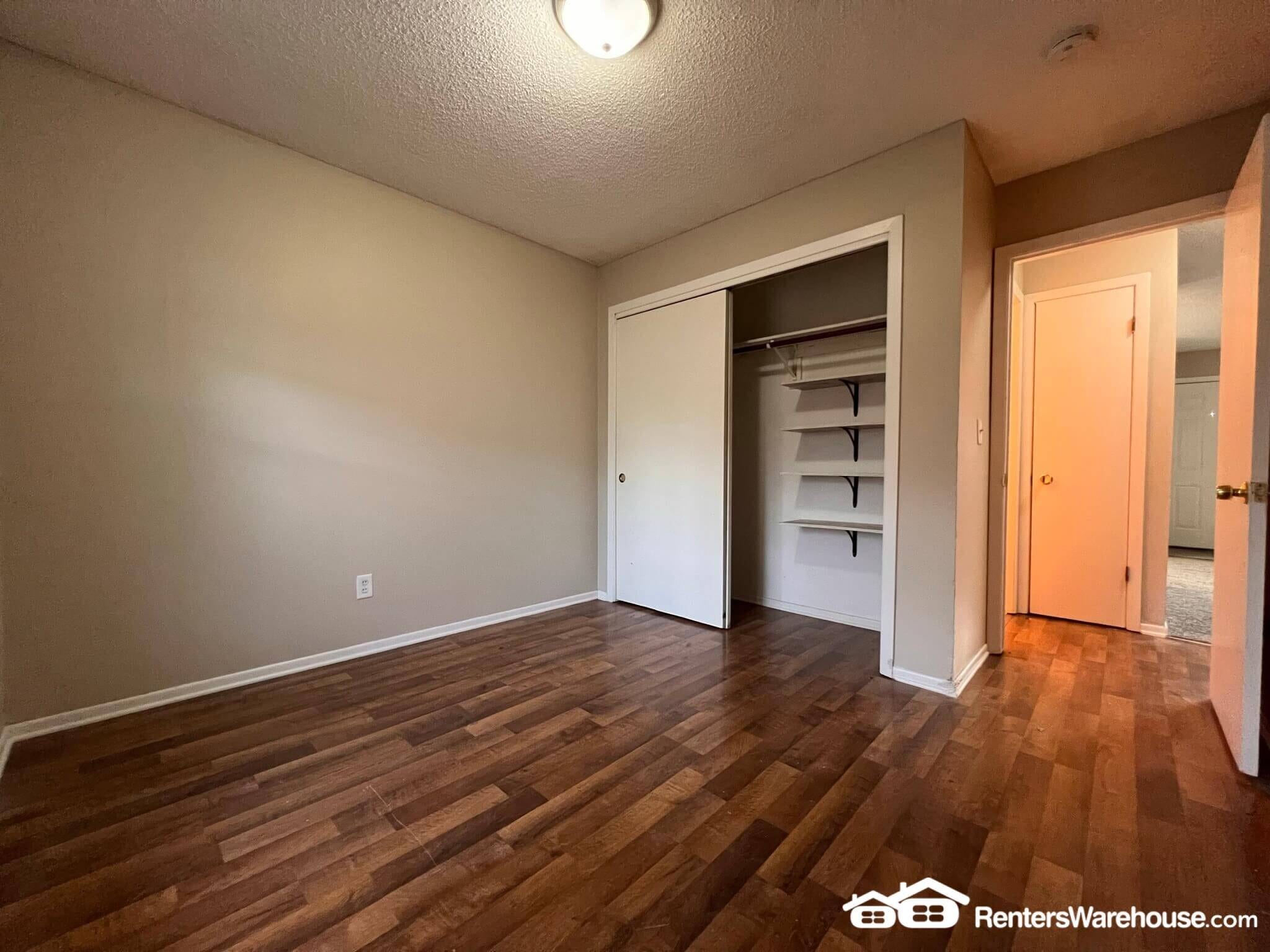 Building Photo - 802 Hartford Ave