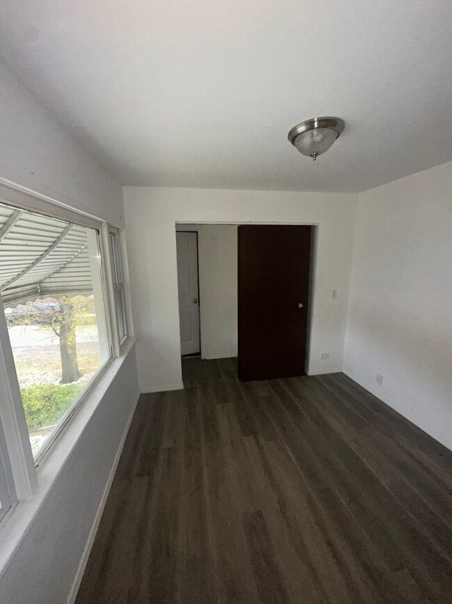 Building Photo - 7957 S Clyde Ave