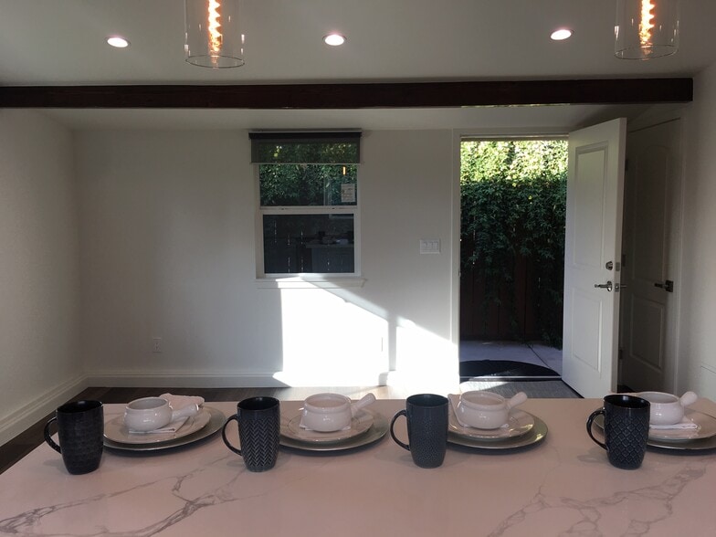 Building Photo - 10022 Kester Ave