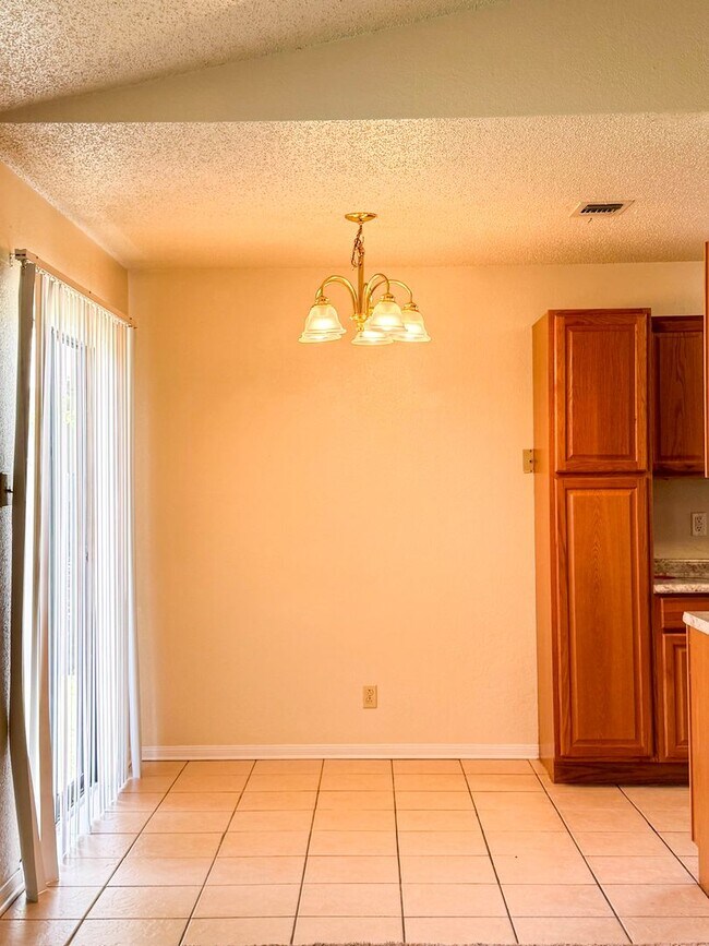 Building Photo - 2607 Bluebonnet Dr