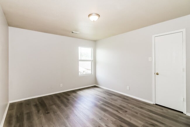 Building Photo - 19710 Rocky Shores Dr