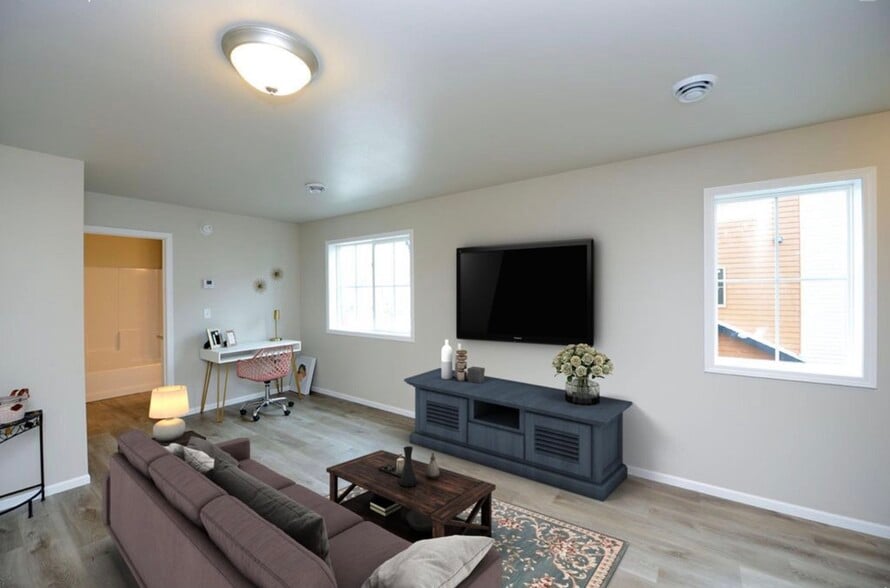 Building Photo - 705 10th Ave N