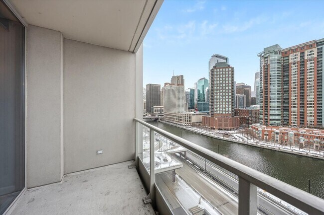 Building Photo - 420 E Waterside Dr