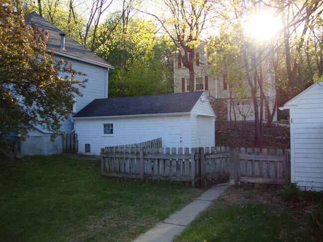Building Photo - Walking Distance to St. Mary's Hospital and Downtown Rochester