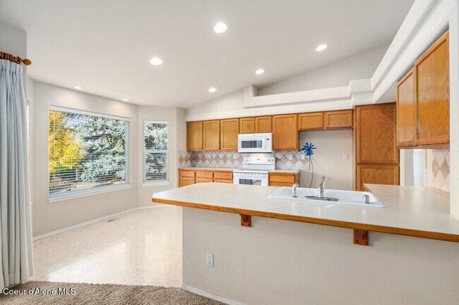 Building Photo - Coeur d' Alene Place!