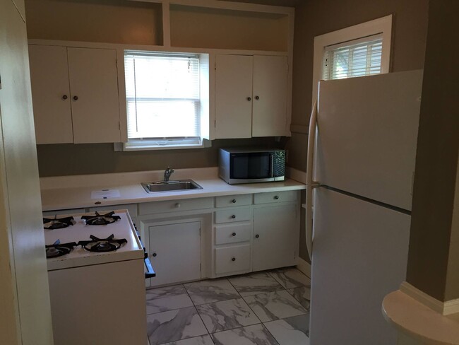 Building Photo - 1 bed 1 bath - Near Plaza District!