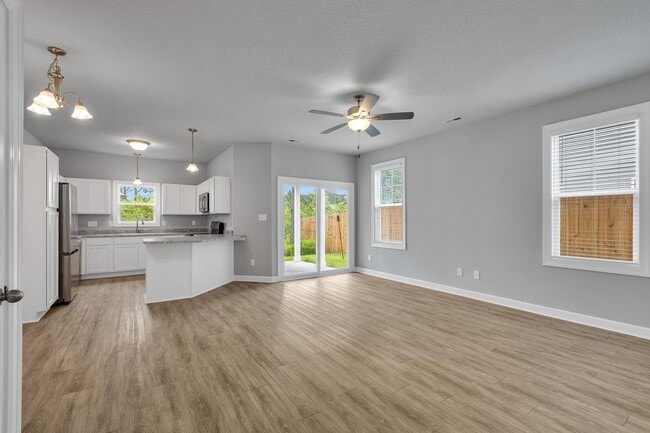 Building Photo - Modern 2-Story Townhome with Garage