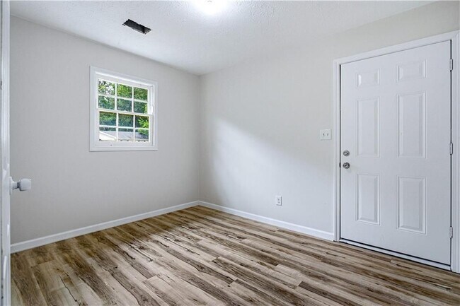 Building Photo - 1600 Sugar Plum Dr SW