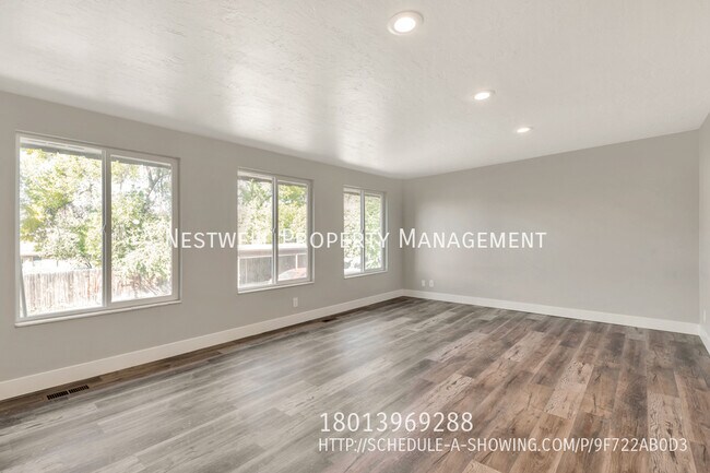 Building Photo - Updated Holladay MAIN floor duplex