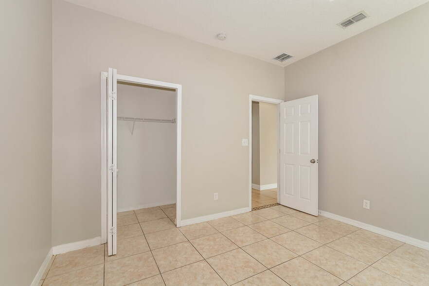 Building Photo - 717 Modena St