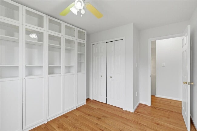 Building Photo - Welcome home to this beautifully updated and move-in-ready 3-bedroom, 3.5-bath townhouse