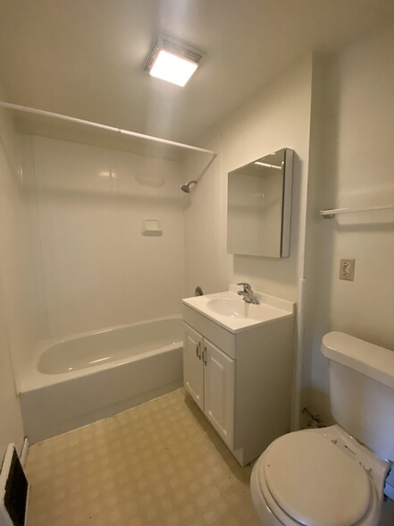 Building Photo - 1242 E Mifflin St