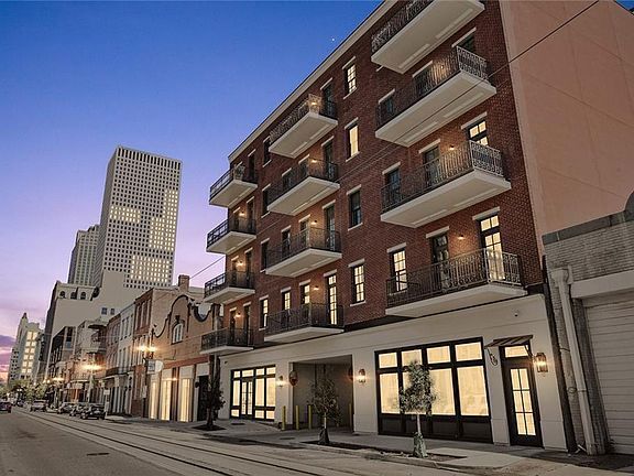 Building Photo - 731 St Charles Ave