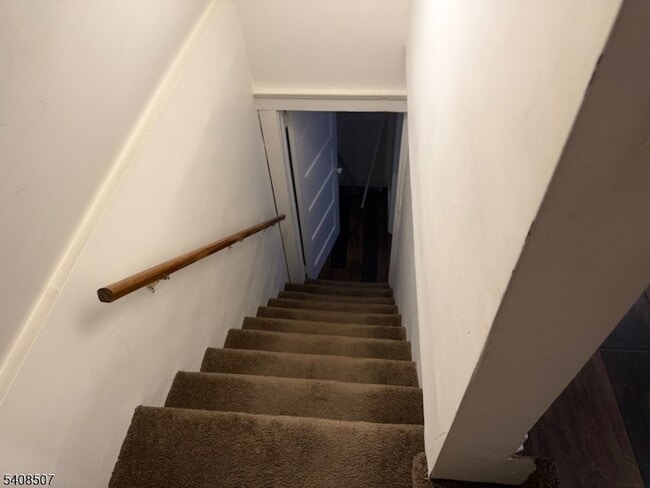 Building Photo - 11 Pine St