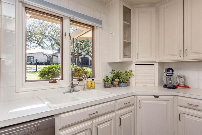 Building Photo - 2 Randolph Pl