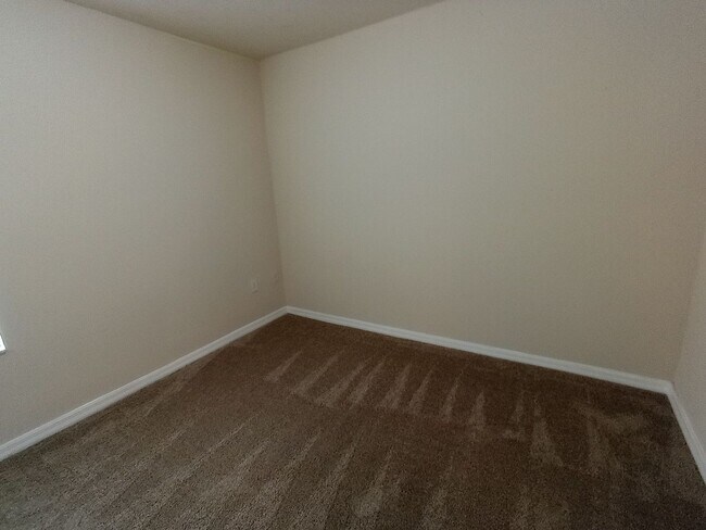 Building Photo - 880Col