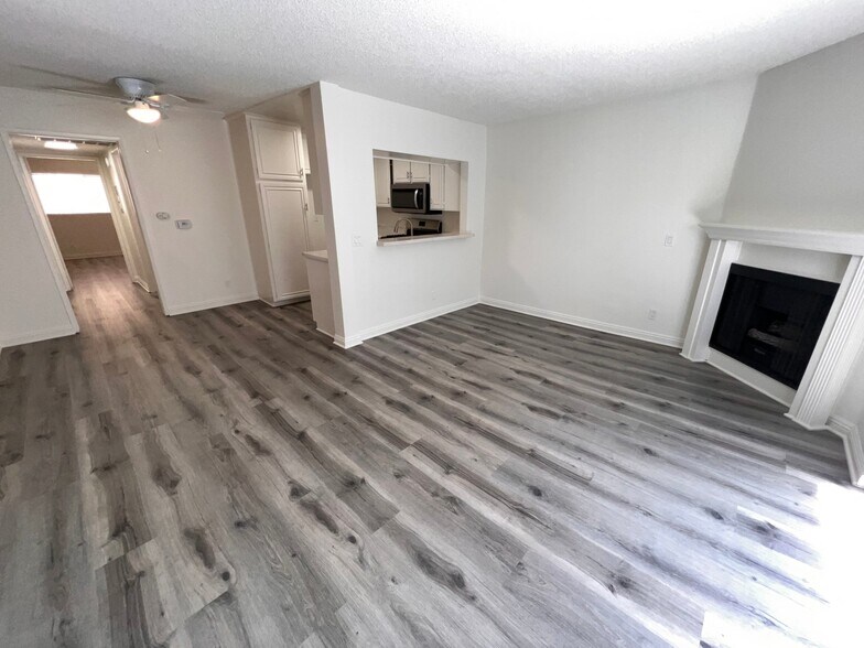 Building Photo - 4648 Fulton Ave