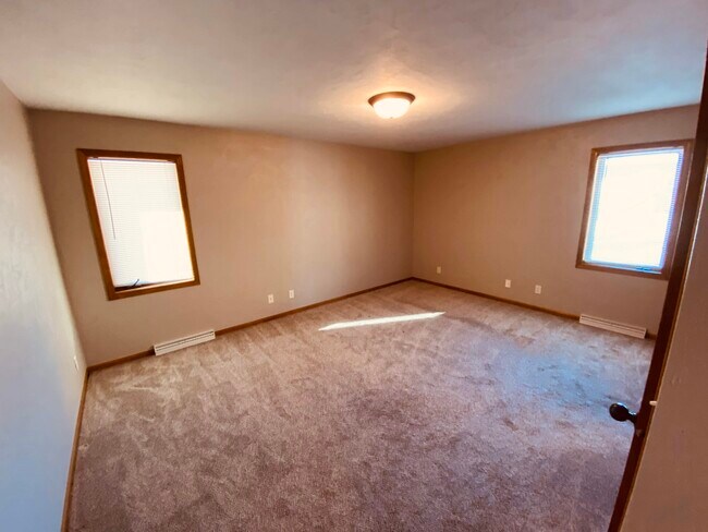 Bedroom 2 - N1125 Craftsmen Ct