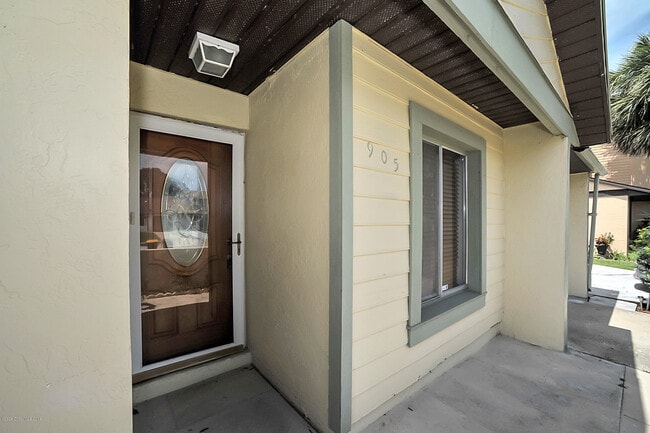 Building Photo - 905 Barbados Ave