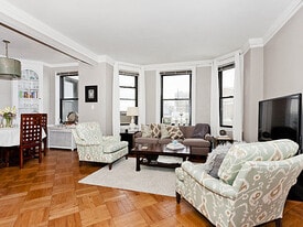 Building Photo - 2052 N Lincoln Park W