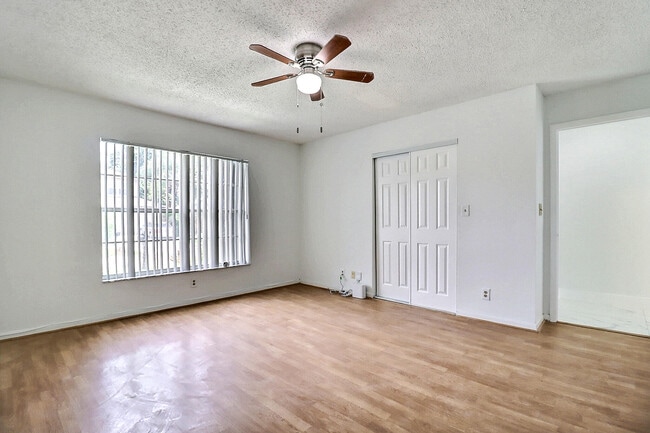 Building Photo - 9401 Aegean Dr