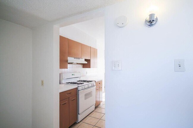 Building Photo - 209 San Saba Rd