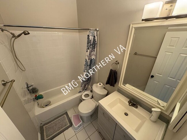 Building Photo - 6038 Rockton Ct