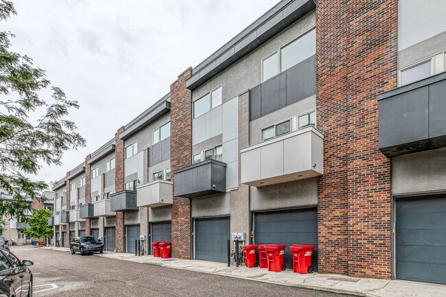 Building Photo - Northern Liberties Townhome with Parking