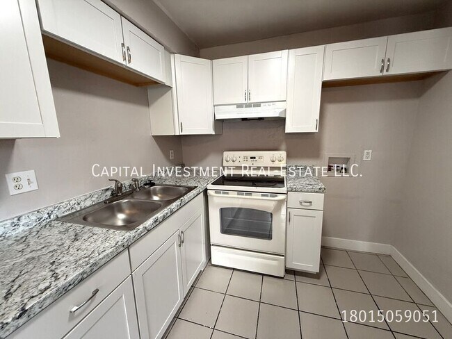 Building Photo - 2531 S Parkcrest Dr
