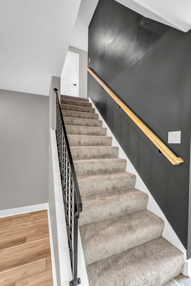 Building Photo - 52 Sebring Dr