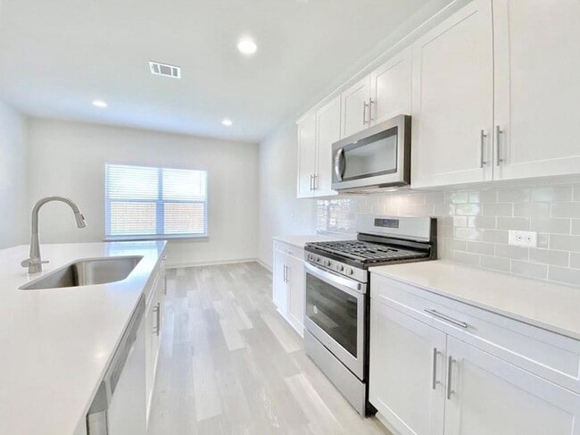 Building Photo - 1005 Winnsboro Lp