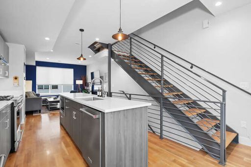 Building Photo - Modern City Living Near Downtown Denver Av...