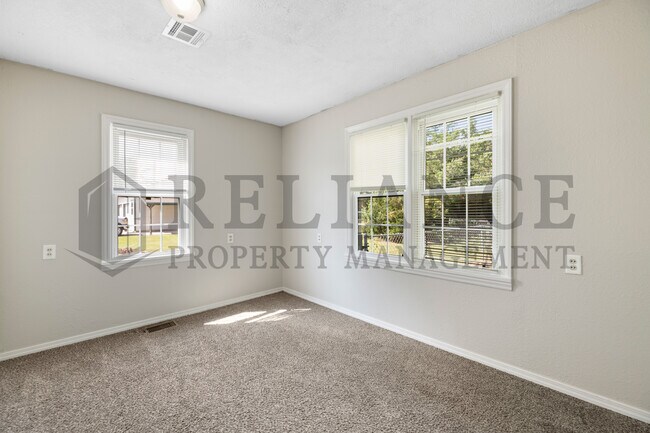 Building Photo - 902 W Wallingford St