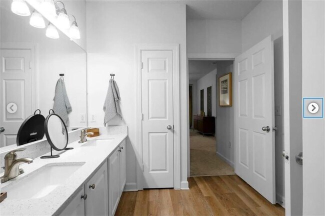 Building Photo - 350 Perimeter N Ctr