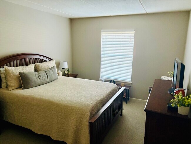 Building Photo - 5125 Blodgett Ave