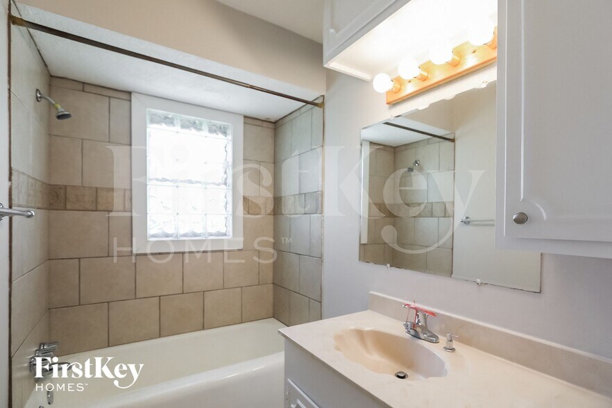 Building Photo - 7712 Arlington Ave