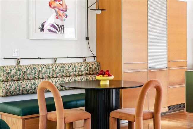 Building Photo - 515 Claire Dr NE