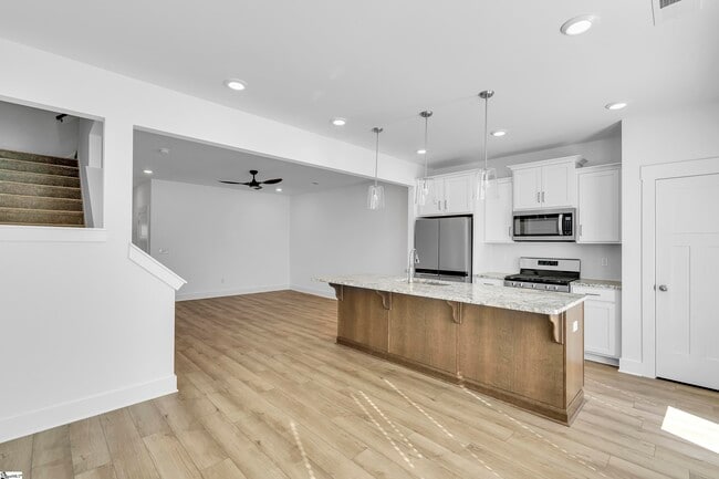Building Photo - 11 Shager Pl