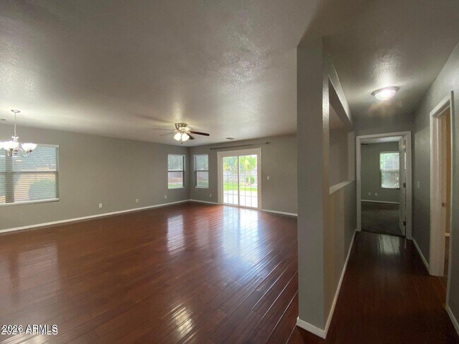 Building Photo - 1117 E Arabian Dr