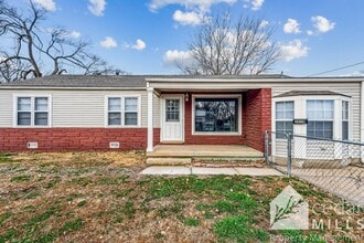 Building Photo - Move-In Ready Ranch with Sun-Drenched Master Suite